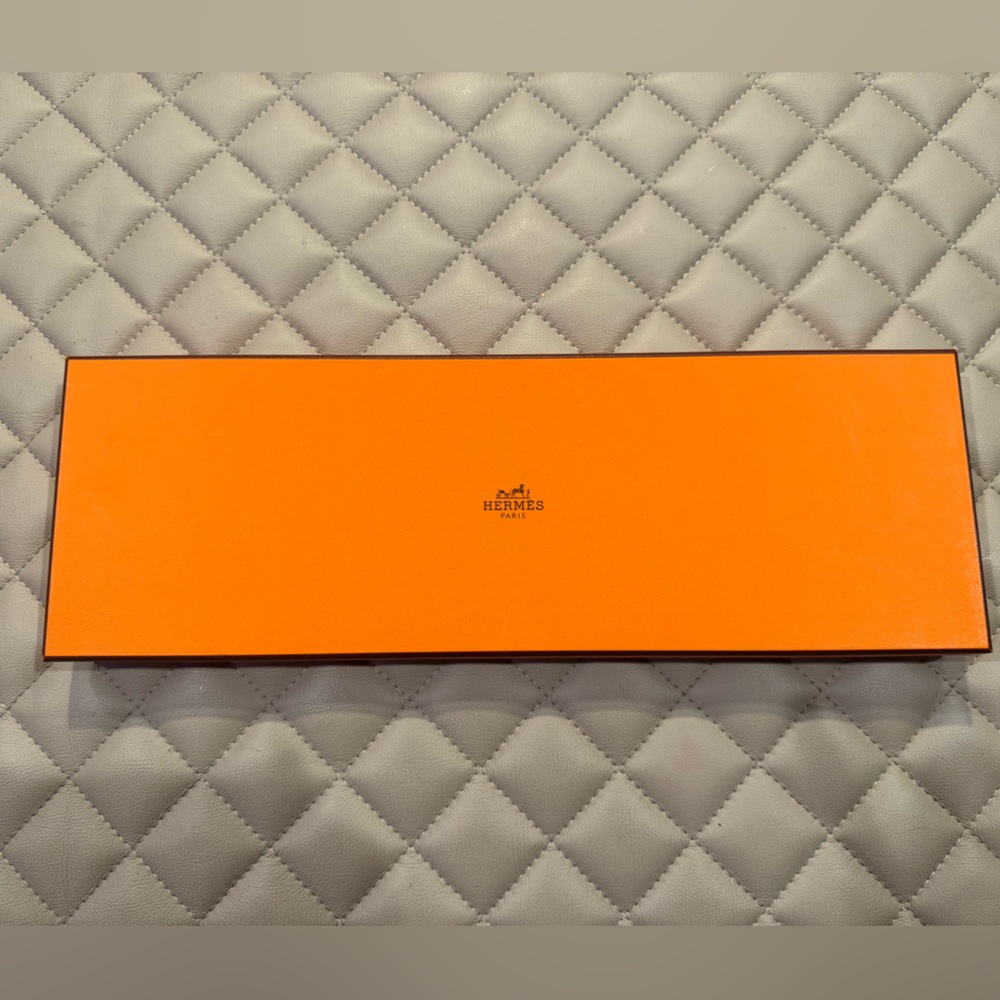 Hermes hard carton box.